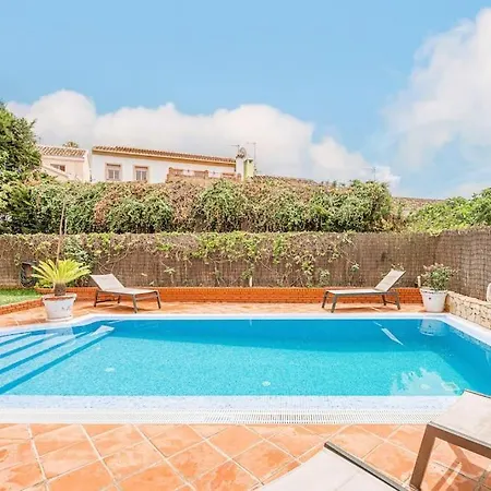 House - 8 Persons-pool Heater-wifi